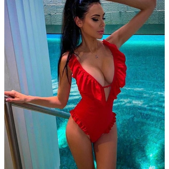 NWT Lipstick Red Ruffle One Piece Medium - Picture 4 of 5